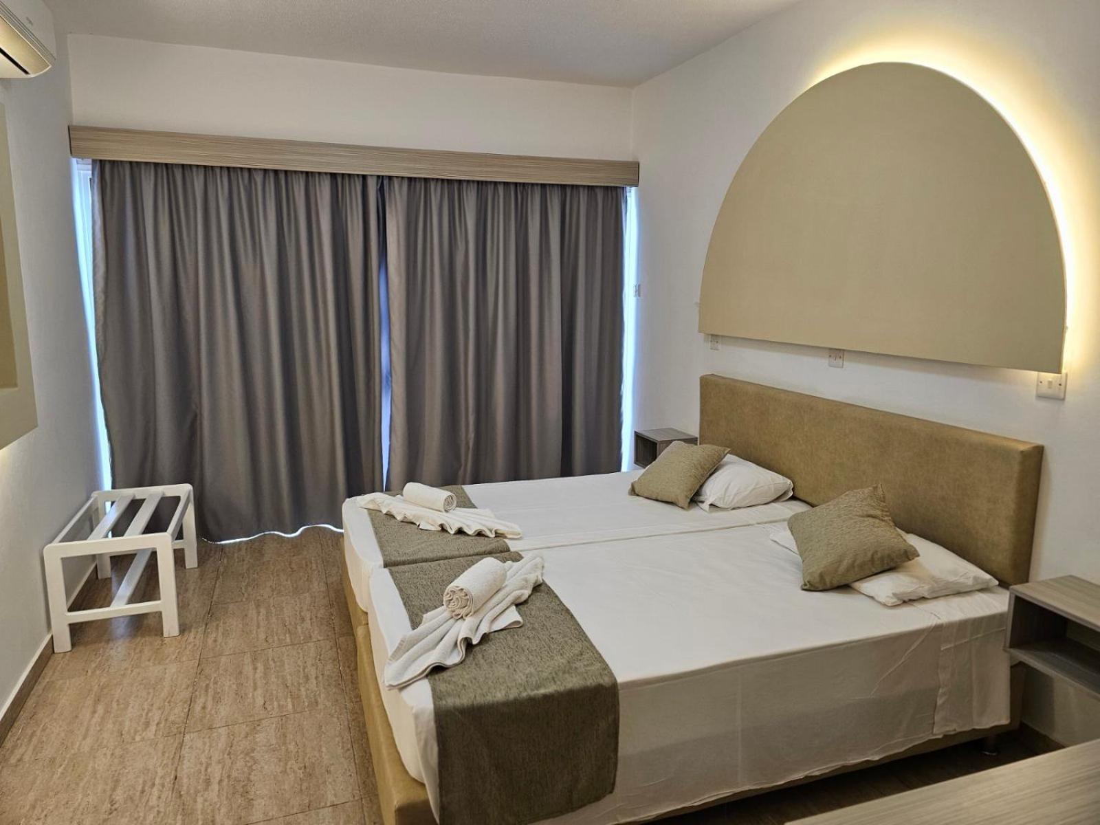 Penelope Beach Hotel Apts Protaras Exterior foto
